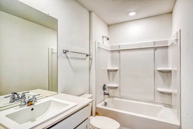 $1,945 | 11430 Tallow Forest Bluff, Austin, TX 78724