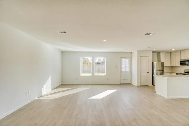 $1,945 | 11430 Tallow Forest Bluff, Austin, TX 78724