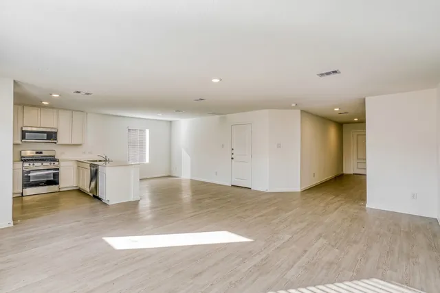 $1,945 | 11430 Tallow Forest Bluff, Austin, TX 78724