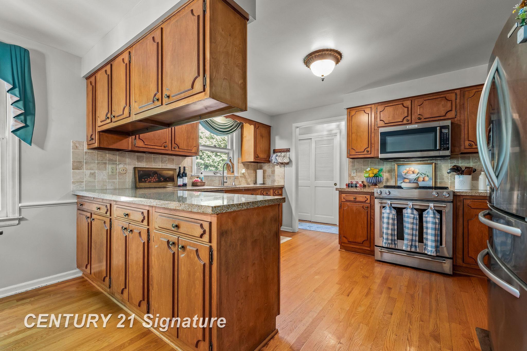 358 Somerset Road Saginaw, MI 48638 - Photo 5 of 46