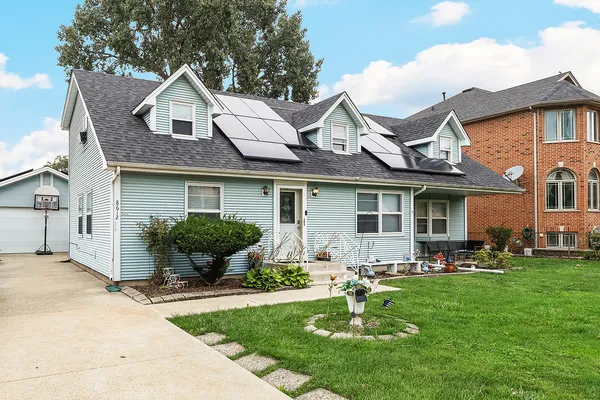 $384,900 | 8612 Meade Avenue, Burbank, IL 60459