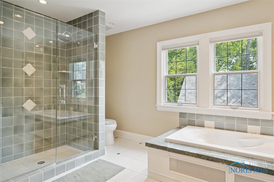 3534 Edgevale Road Toledo, OH 43606 - Photo 24 of 43 Primary Bathroom