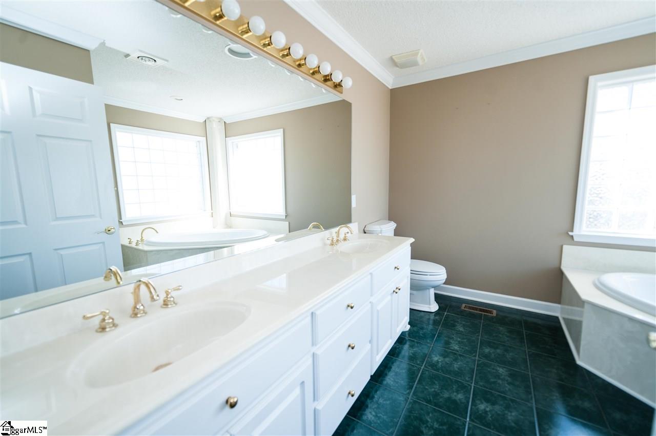 360 Old South Road Duncan, SC 29334 - Photo 18 of 36 Located on Main Level with whirlpool tub