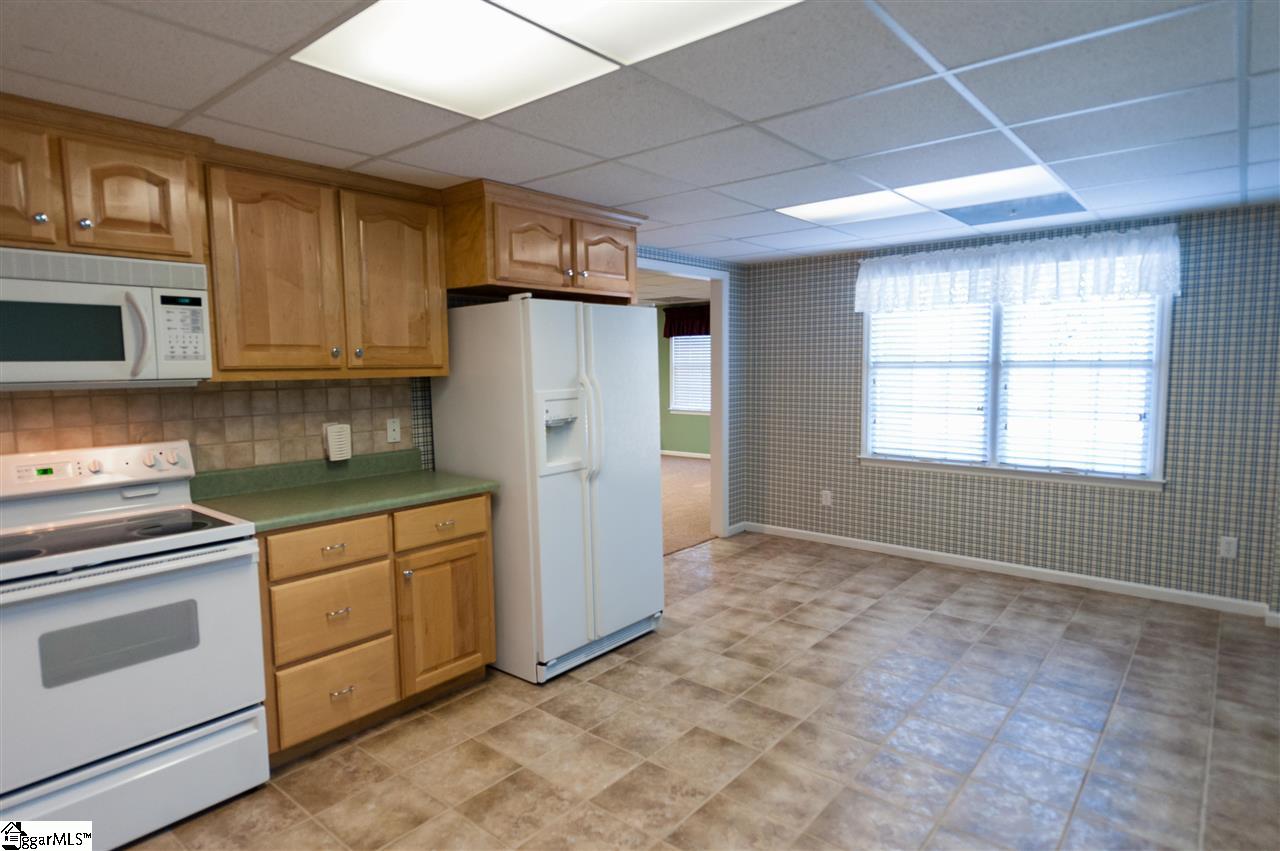 360 Old South Road Duncan, SC 29334 - Photo 28 of 36 2nd Kitchen and breakfast area located on Basement Level