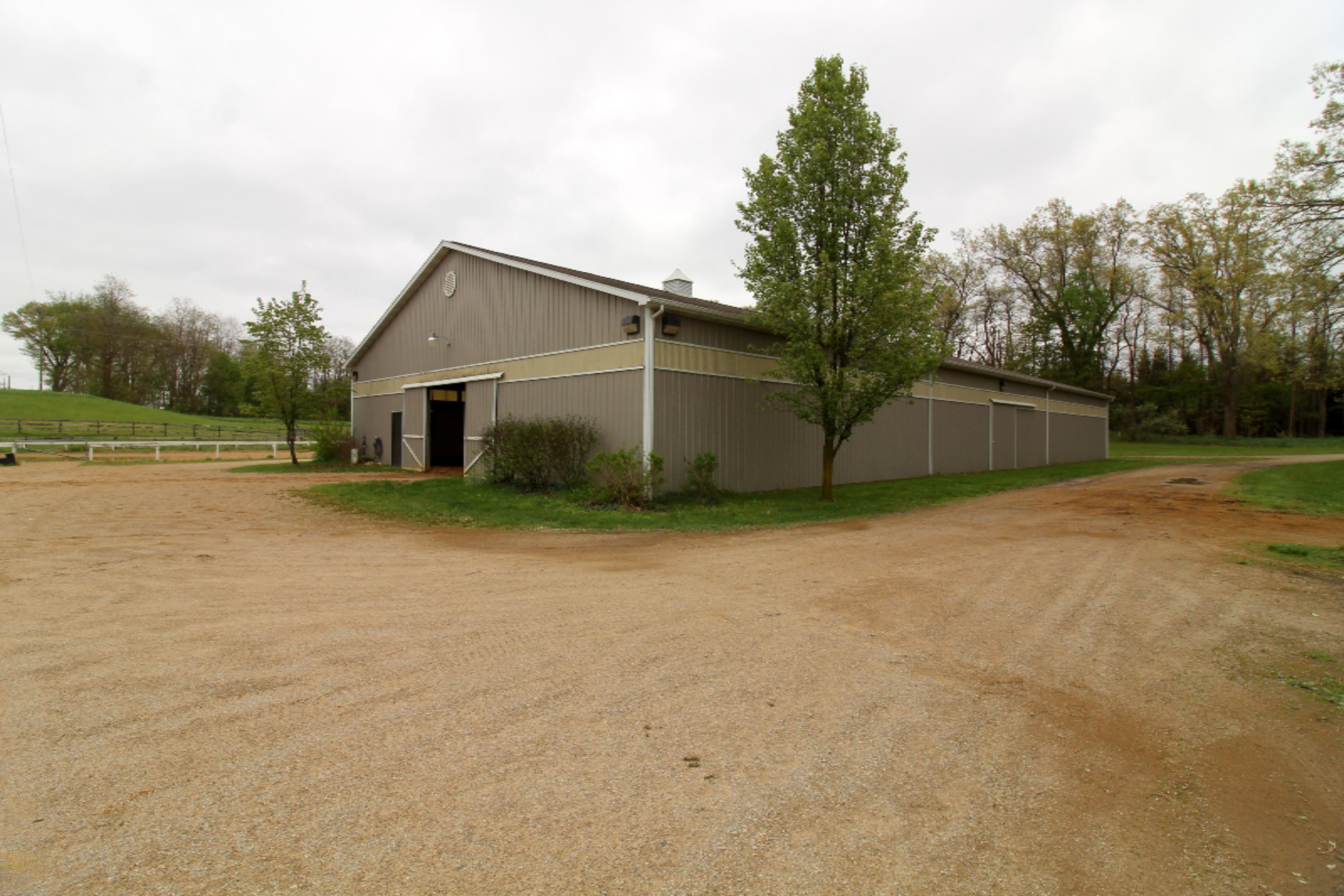 7100 Hayward Road Delton, MI 49046 - Photo 29 of 40 Barn1