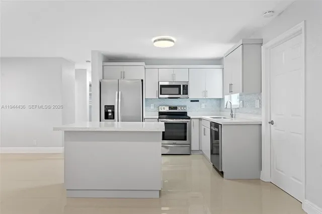 $3,500 | 1472 Northeast 62nd Street, Unit 1472, Fort Lauderdale, FL 33334