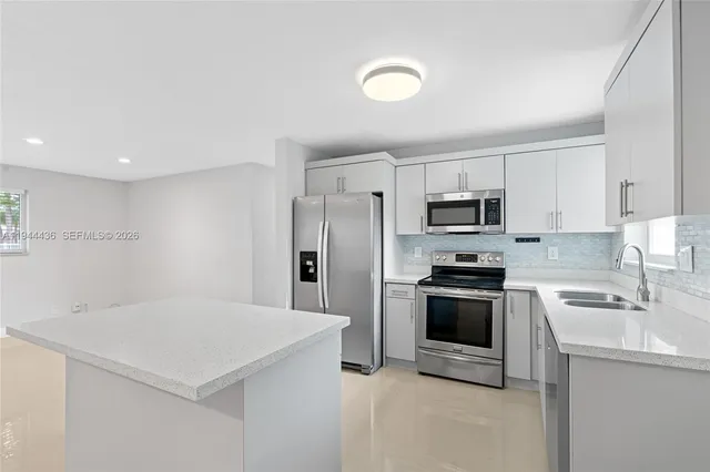 $3,500 | 1472 Northeast 62nd Street, Unit 1472, Fort Lauderdale, FL 33334