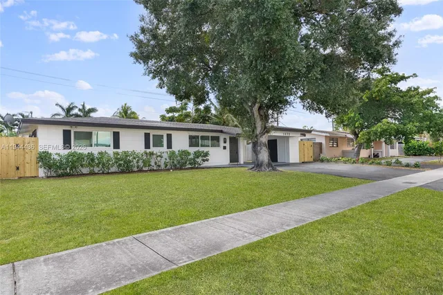 $3,500 | 1472 Northeast 62nd Street, Unit 1472, Fort Lauderdale, FL 33334