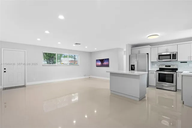 $3,500 | 1472 Northeast 62nd Street, Unit 1472, Fort Lauderdale, FL 33334