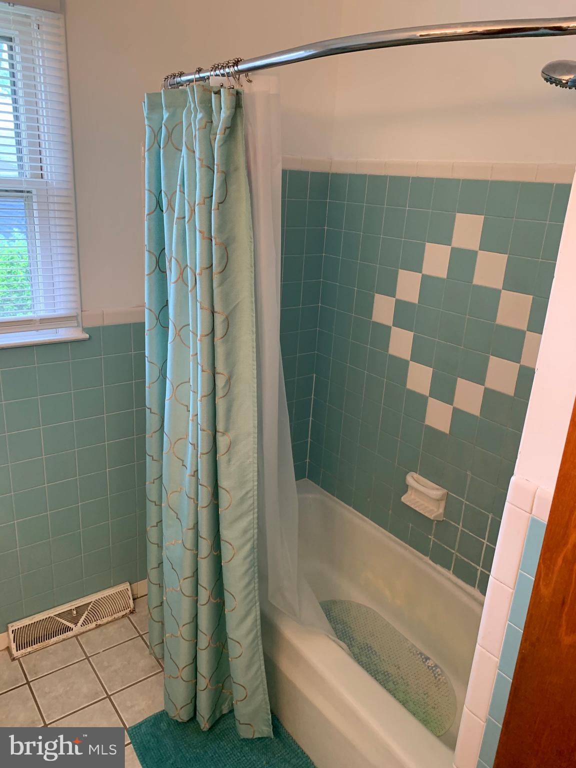 34 Pinehurst Drive Tuckerton, NJ 08087 - Photo 14 of 27 Tile Surround