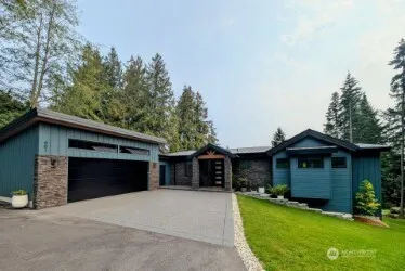a view of a yard with furniture