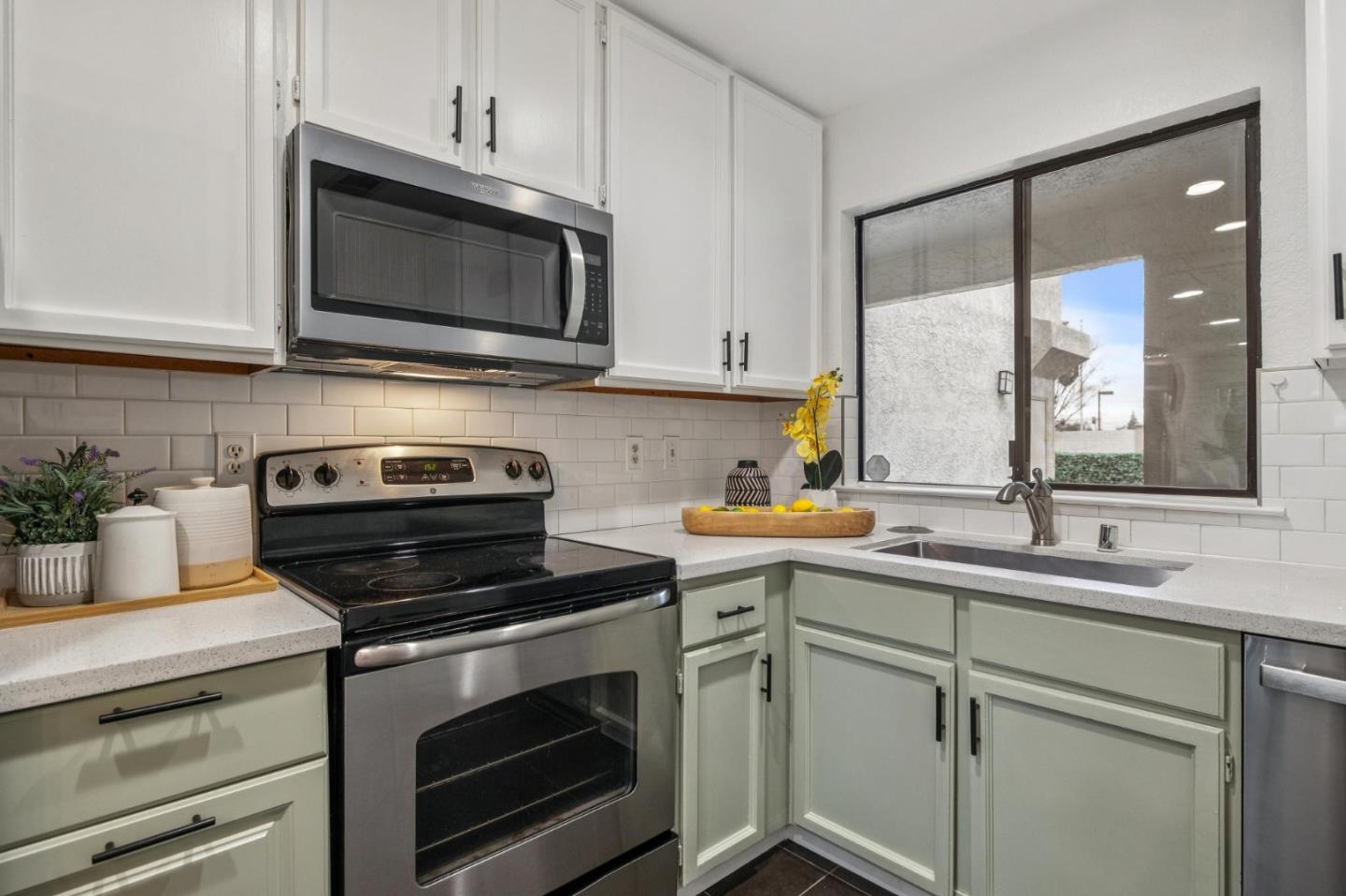 1303 Victoria Terrace Sunnyvale, CA 94087 - Photo 12 of 34