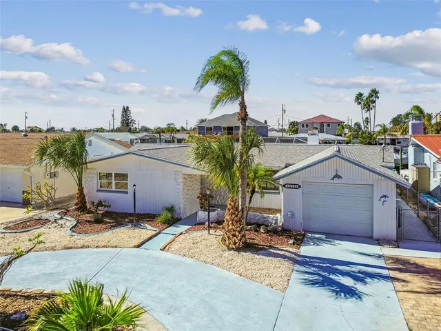 $384,000 | 13711 Allyn Drive, Hudson, FL 34667