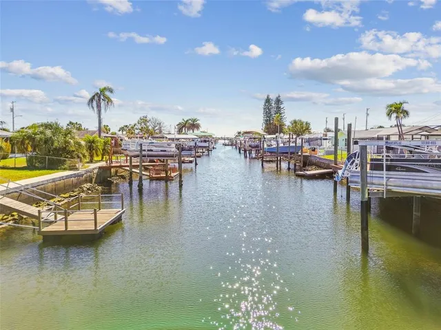 $384,000 | 13711 Allyn Drive, Hudson, FL 34667