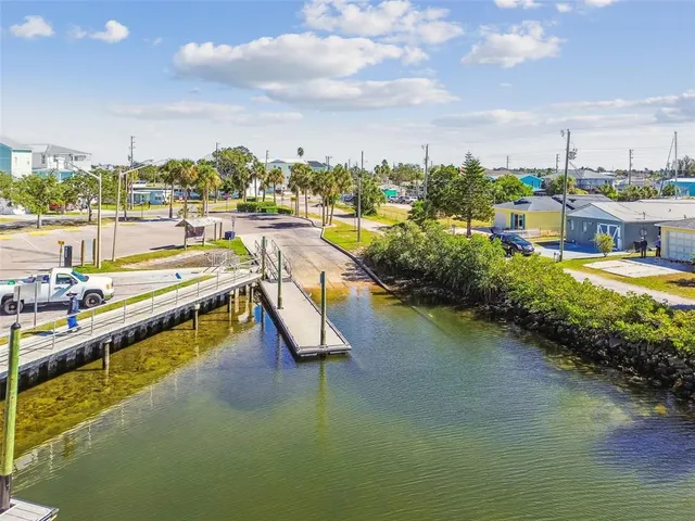 $384,000 | 13711 Allyn Drive, Hudson, FL 34667