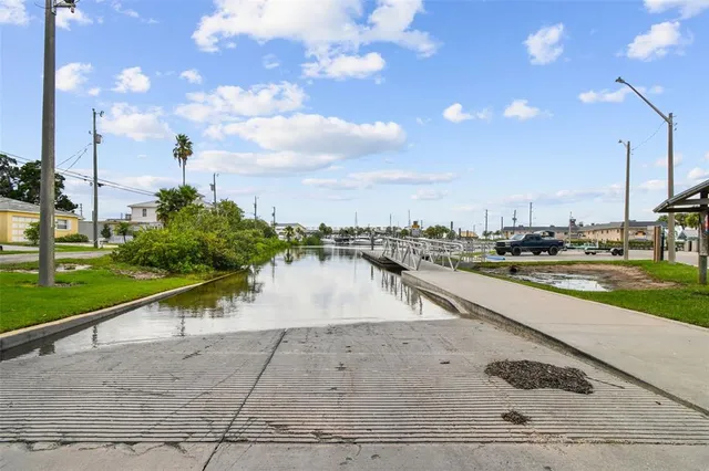 $384,000 | 13711 Allyn Drive, Hudson, FL 34667