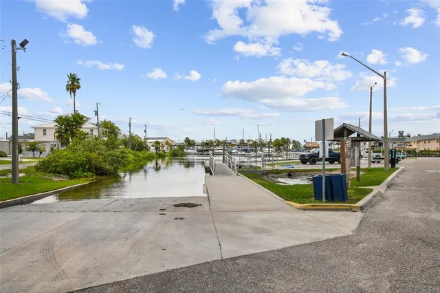 $384,000 | 13711 Allyn Drive, Hudson, FL 34667