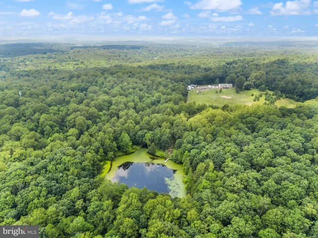 a view of house with a big yard