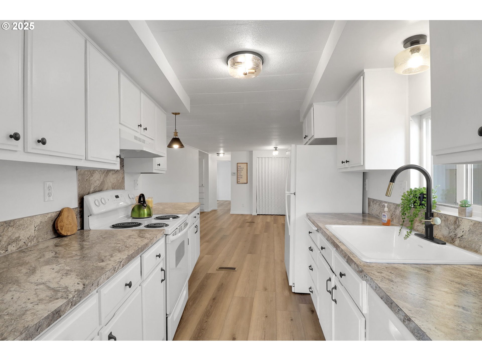 578 South 53rd Street Springfield, OR 97478 - Photo 13 of 41 Kitchen