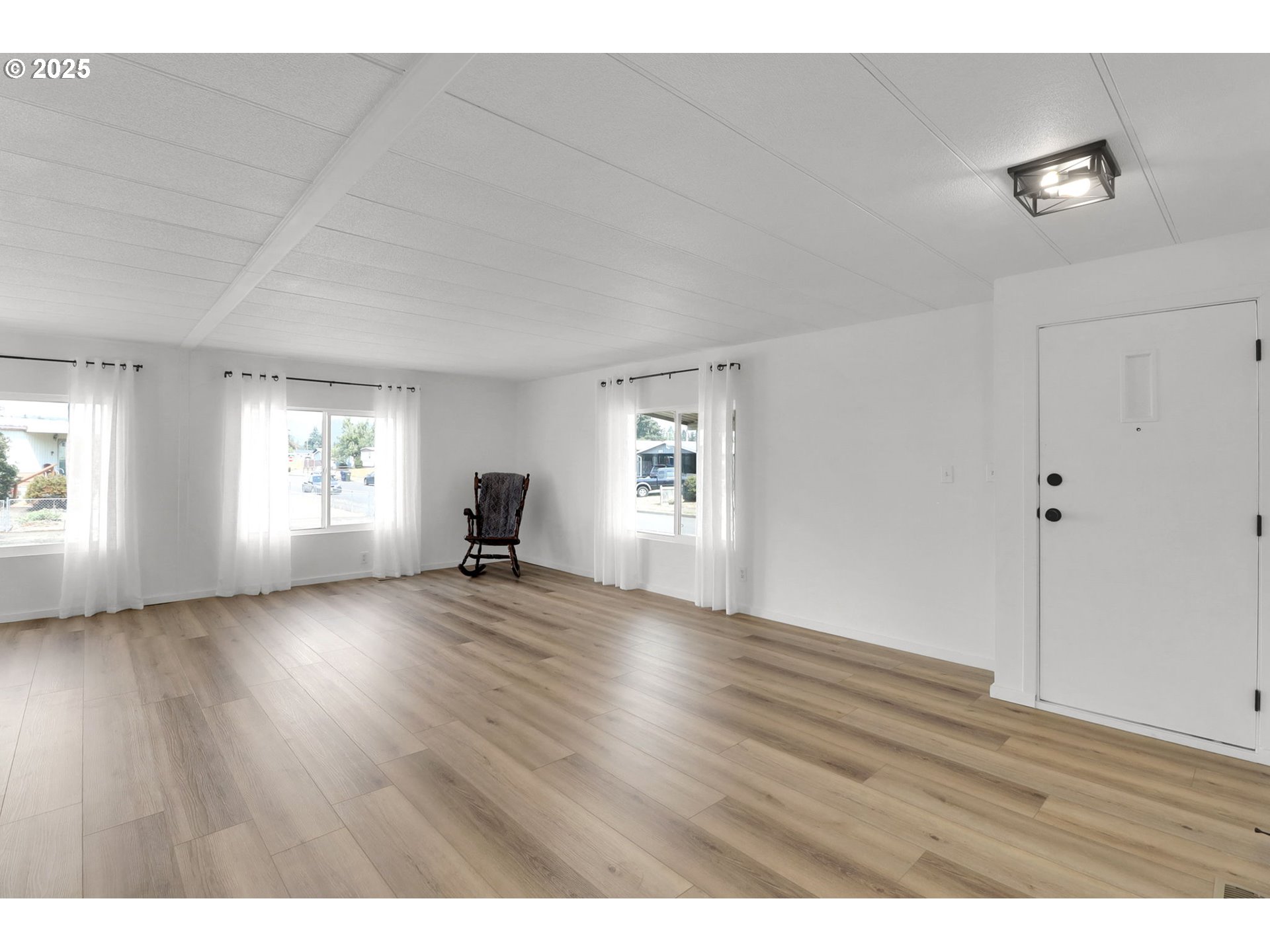 578 South 53rd Street Springfield, OR 97478 - Photo 6 of 41 Living Room