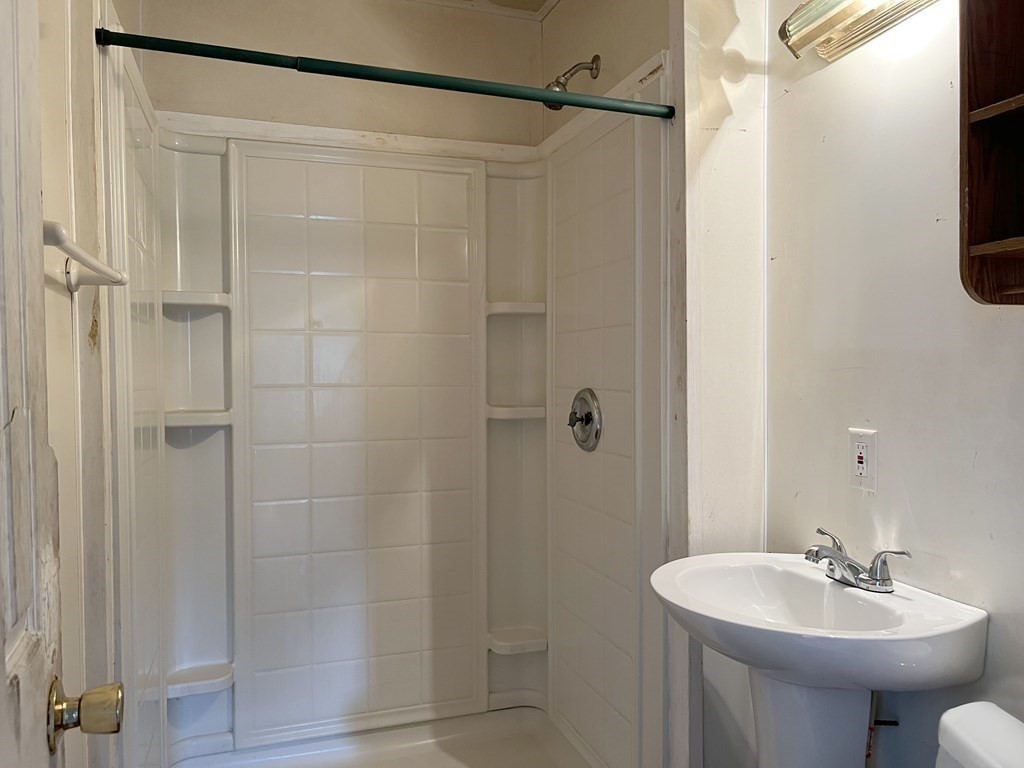 121 Albemarle Street Springfield, MA 01109 - Photo 17 of 25 Gallery Image 17
