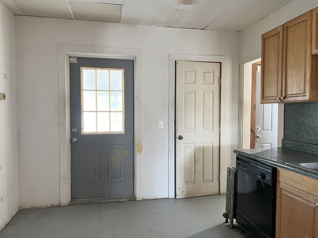 121 Albemarle Street Springfield, MA 01109 - Photo 8 of 25 Gallery Image 8