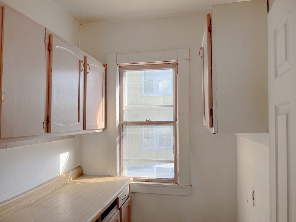 121 Albemarle Street Springfield, MA 01109 - Photo 9 of 25 Gallery Image 9