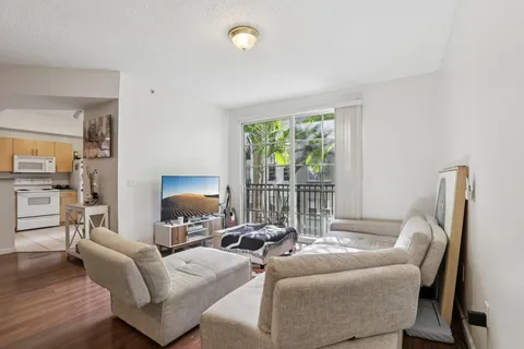 $259,500 | 533 Northeast 3rd Avenue, Unit 321, Fort Lauderdale, FL 33301