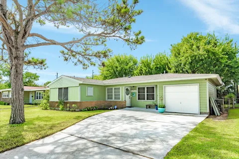 $299,000 | 117 Tuna Street, Galveston, TX 77550