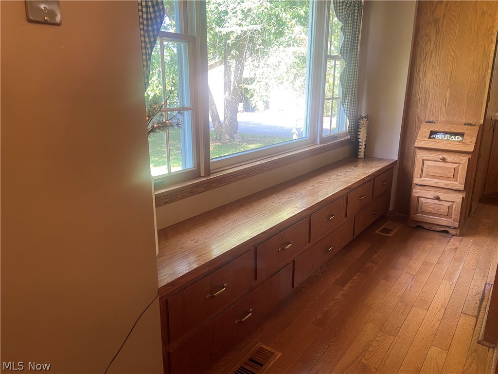 2445 South Elyria Road Wooster, OH 44691 - Photo 10 of 46 Window seat with storage