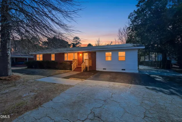 $300,000 | 102 Sunset Avenue, Smithfield, NC 27577