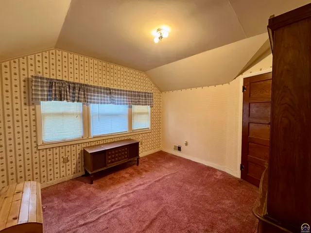 $149,000 | 305 Shawnee Street, Hiawatha, KS 66434