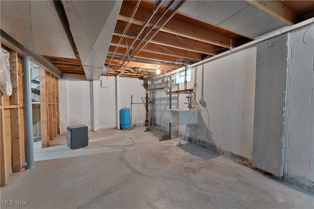 9897 Struthers Road New Middletown, OH 44442 - Photo 27 of 36 Gallery Image 27
