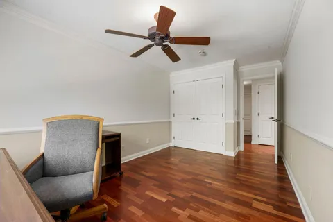 $330,000 | 205 Barry Avenue South, Unit 117, Wayzata, MN 55391