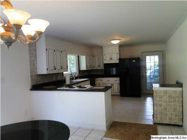 5446 Robin Circle Adamsville, AL 35005 - Photo 3 of 27