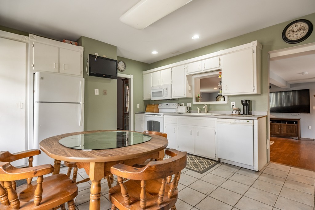 56 Groton Road Chelmsford, MA 01863 - Photo 7 of 29 Gallery Image 7