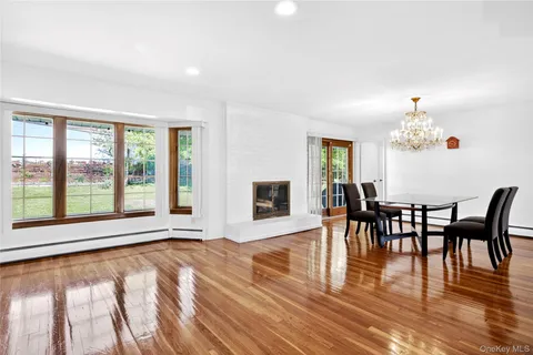 $1,195,000 | 11 Hazelwood Drive, Jericho, NY 11753