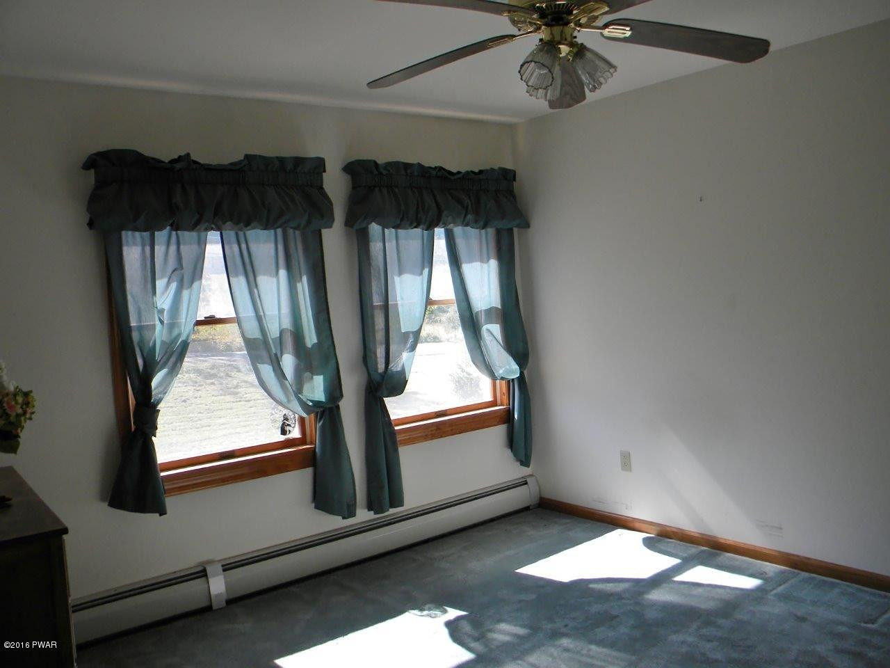 106 Hoadleys Road Hawley, PA 18428 - Photo 19 of 33 15-bedroom