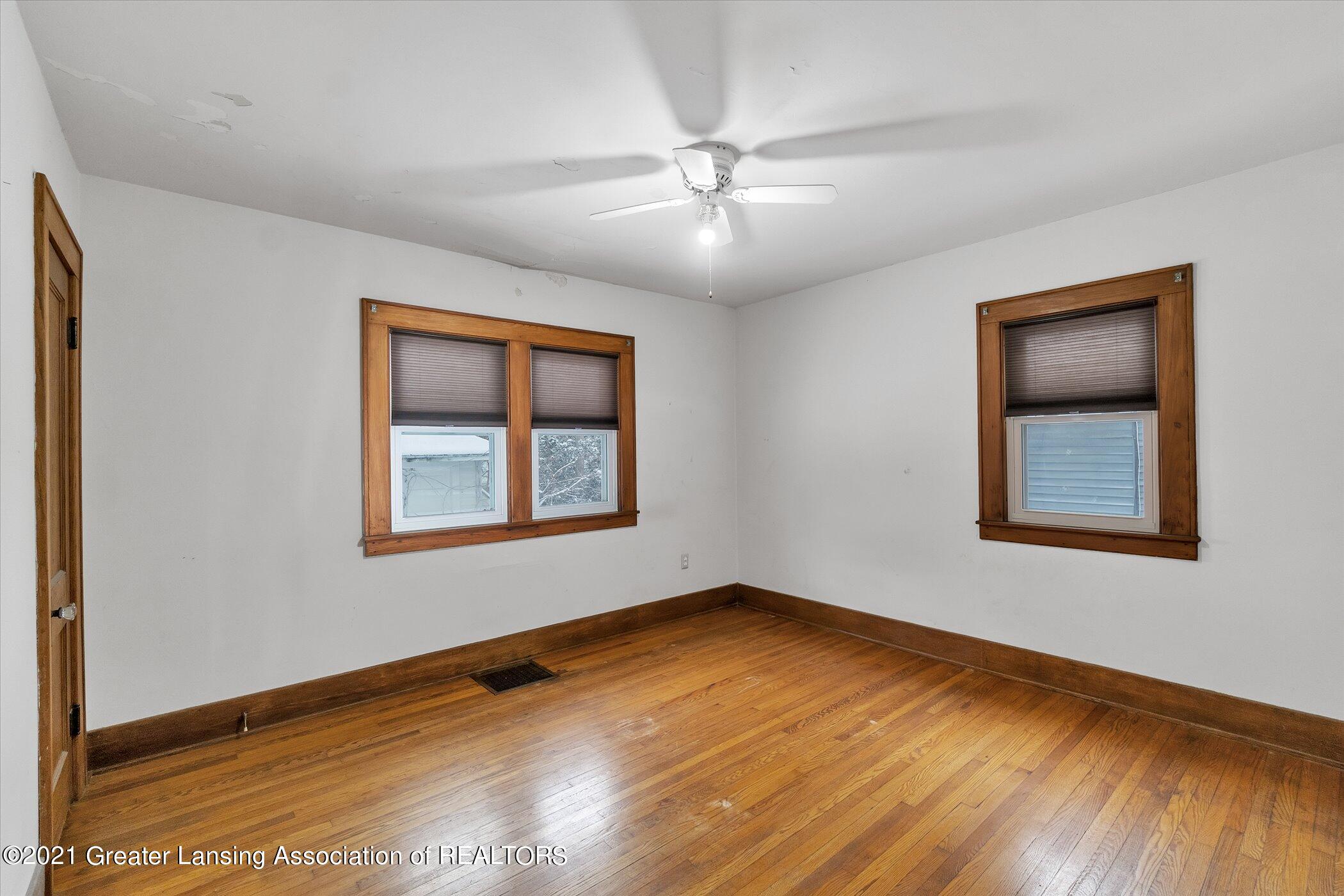 318 Wayburn Road Lansing, MI 48910 - Photo 27 of 46 28-318 Wayburn Rd-windowstill-realestate