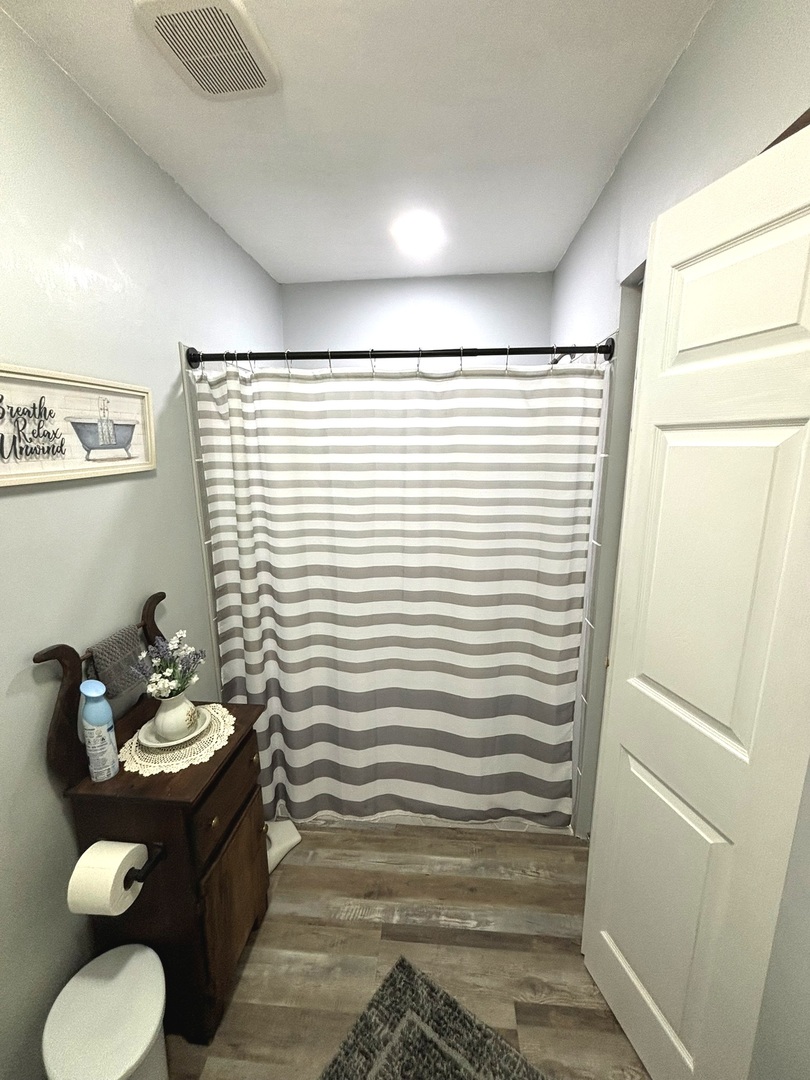 440 North Indiana Avenue Salem, IL 62881 - Photo 11 of 15 a bathroom with a sink and a mirror