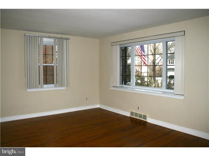 1622 Brookhaven Road Wynnewood, PA 19096 - Photo 4 of 18 Living Room