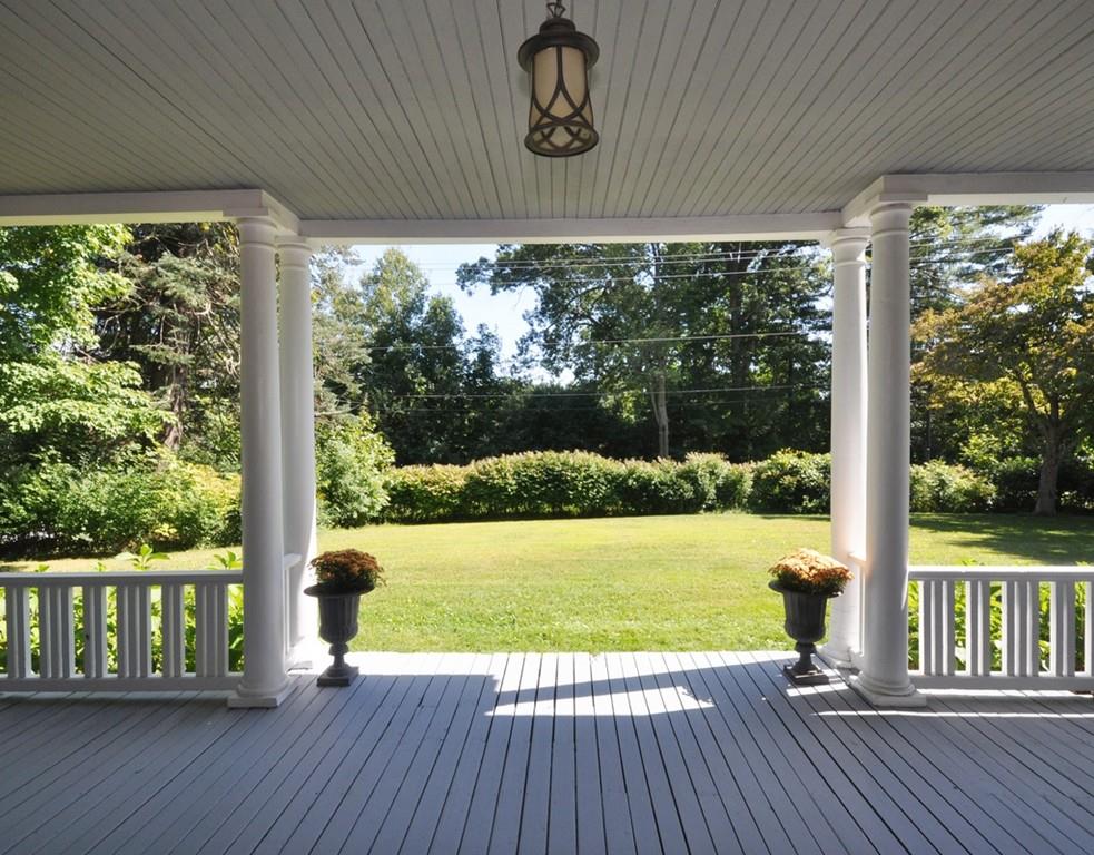 546 Sterling Road Lancaster, MA 01523 - Photo 3 of 41