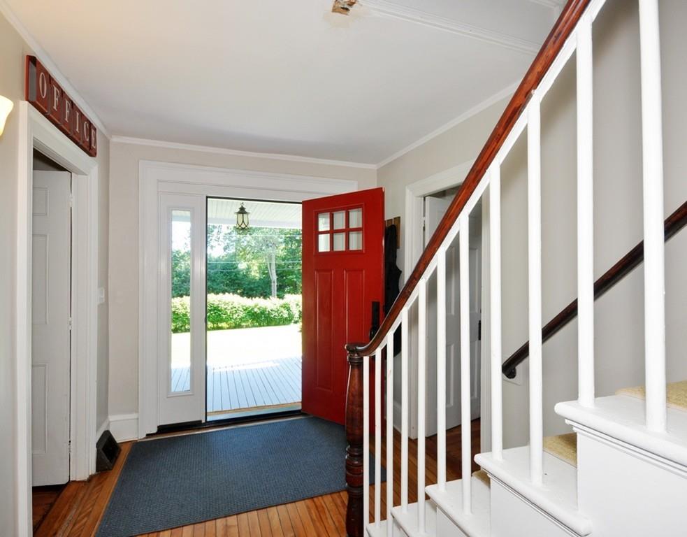 546 Sterling Road Lancaster, MA 01523 - Photo 4 of 41
