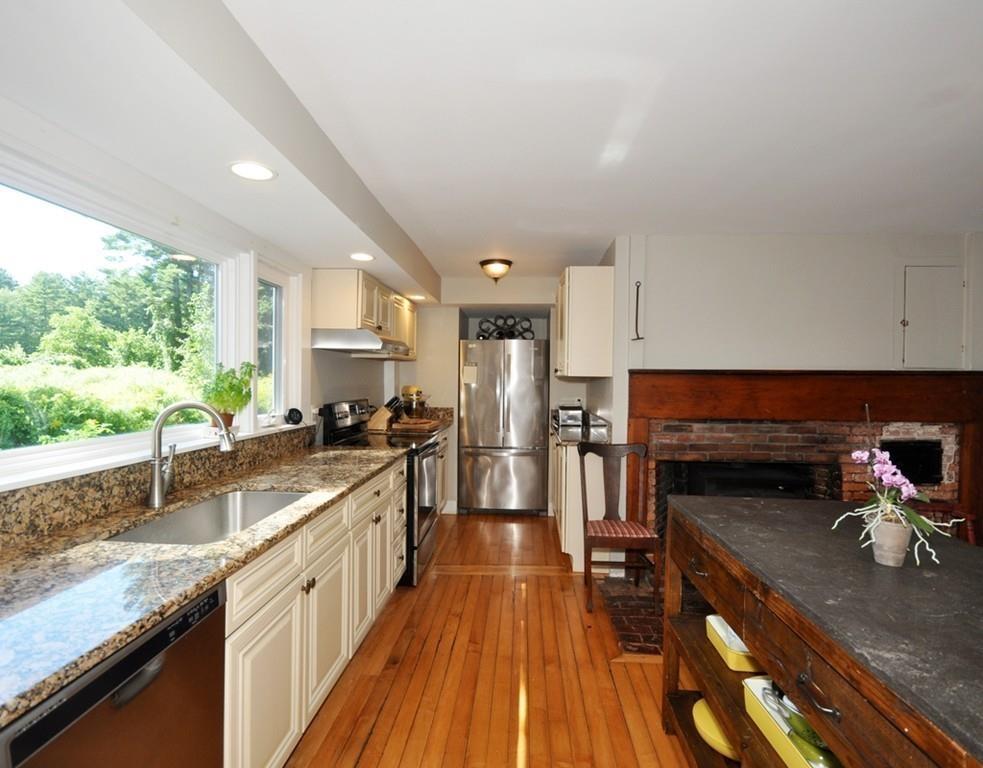 546 Sterling Road Lancaster, MA 01523 - Photo 8 of 41