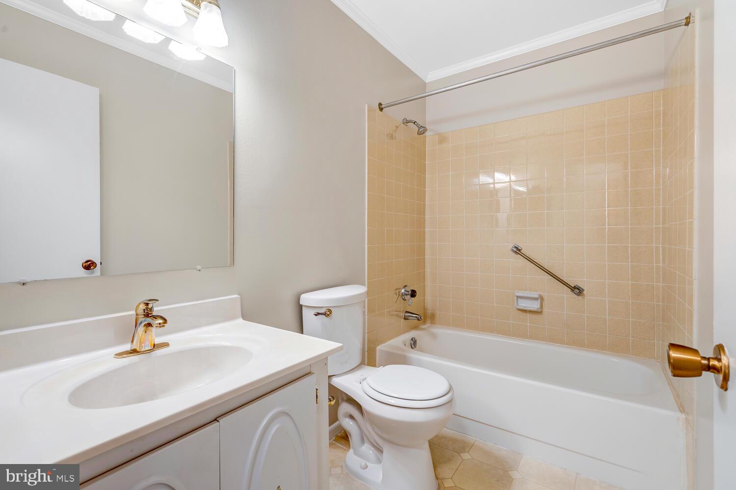 15300 Wallbrook Court, Unit 473A Silver Spring, MD 20906 - Photo 29 of 58 Bathroom 2
