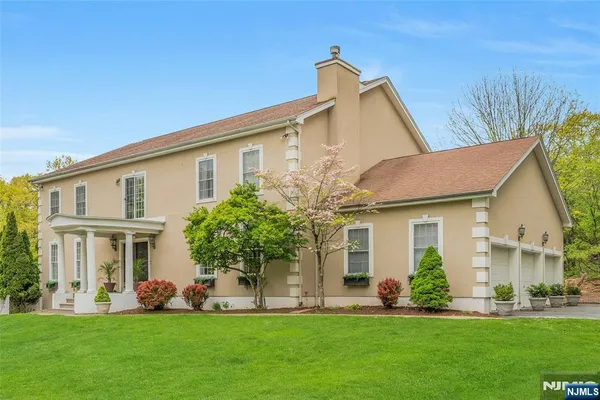 $1,999,000 | 16 Lenape Trail, Montclair, NJ 07043