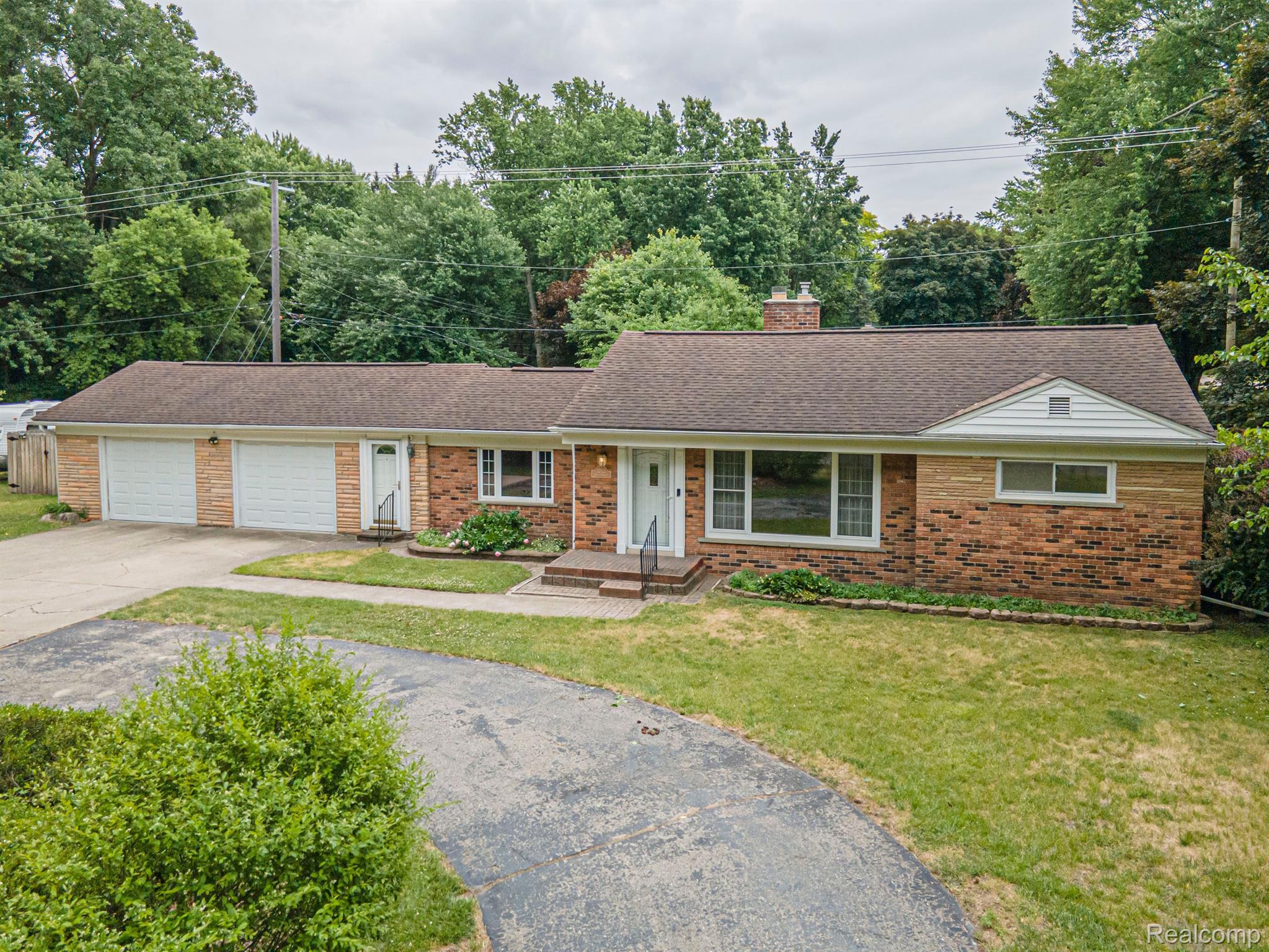 32621 Curtis Road Livonia, MI 48152 - Photo 2 of 42 Gallery Image 2