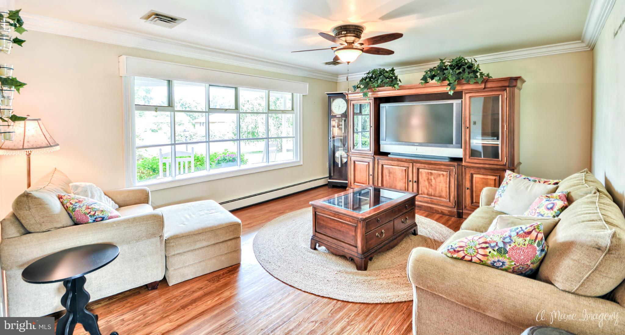7900 Edgewood Farm Road Frederick, MD 21702 - Photo 2 of 30 Living Room