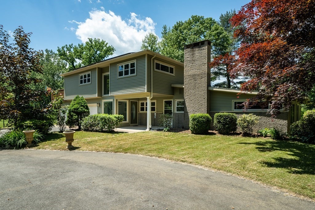 40 W Road Longmeadow, MA 01106 - Photo 1 of 42 Gallery Image 1