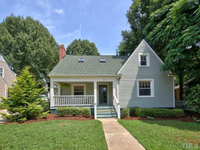 Adorable bungalow in the heart of Bedford Heights